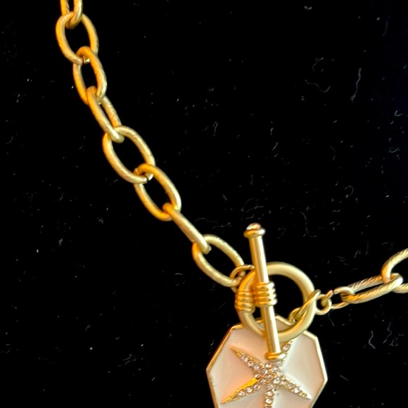 Fornash Starfish creamy enamel toggle necklace gold toned chain - Picture 7 of 8